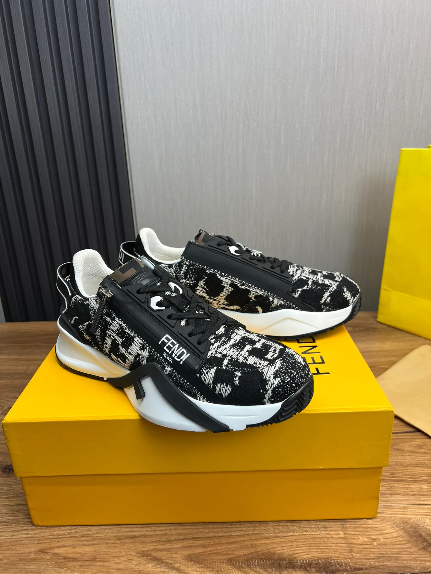 Men's shoes 💰500💰 Fendi [Fendi] hot style is on the market 🔥Fashionable casual men's shoes 🔱 Made of original brand fly knit fabric. Original cowhide + breathable mesh lining + sheepskin feet. Perfect shape and top quality, you deserve it 🔜Original rubber outsole, ultra-light, non-slip and wear-resistant 👣 Standard size 38-44